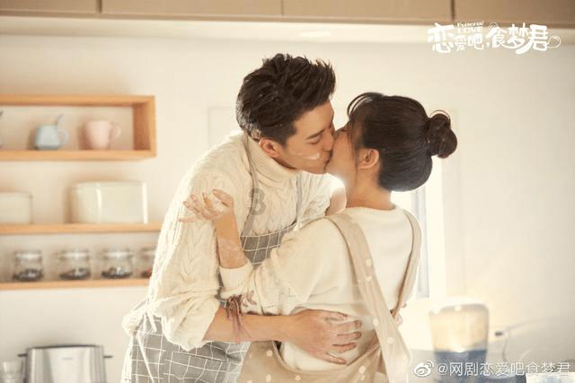 和女友相处一年多，女友亲猫不亲我，我怀疑是不是找了个假女友